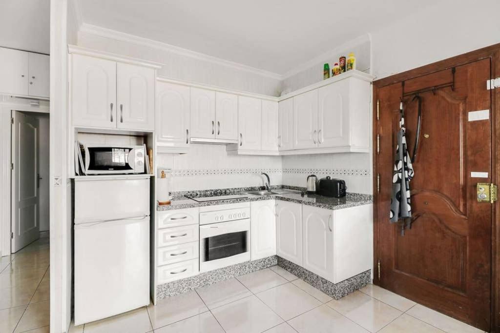 Capistrano Village, 1 Bedroom + Free Wi-Fi Nerja Eksteriør billede