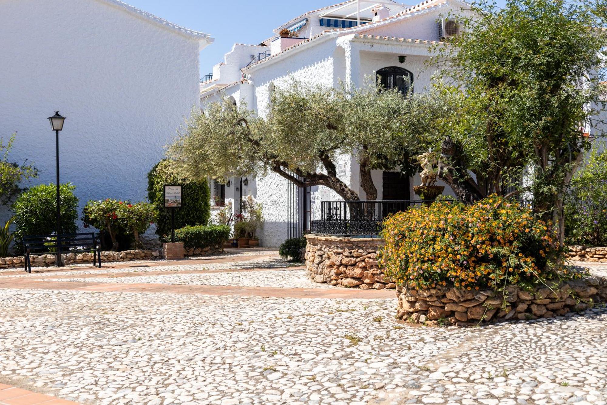 Capistrano Village, 1 Bedroom + Free Wi-Fi Nerja Eksteriør billede