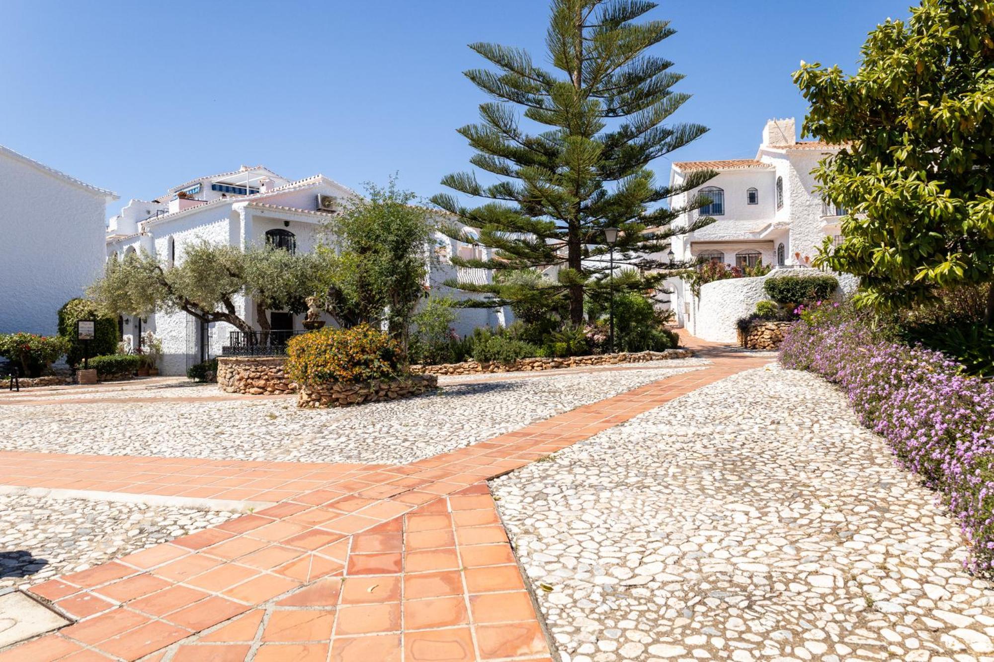 Capistrano Village, 1 Bedroom + Free Wi-Fi Nerja Eksteriør billede
