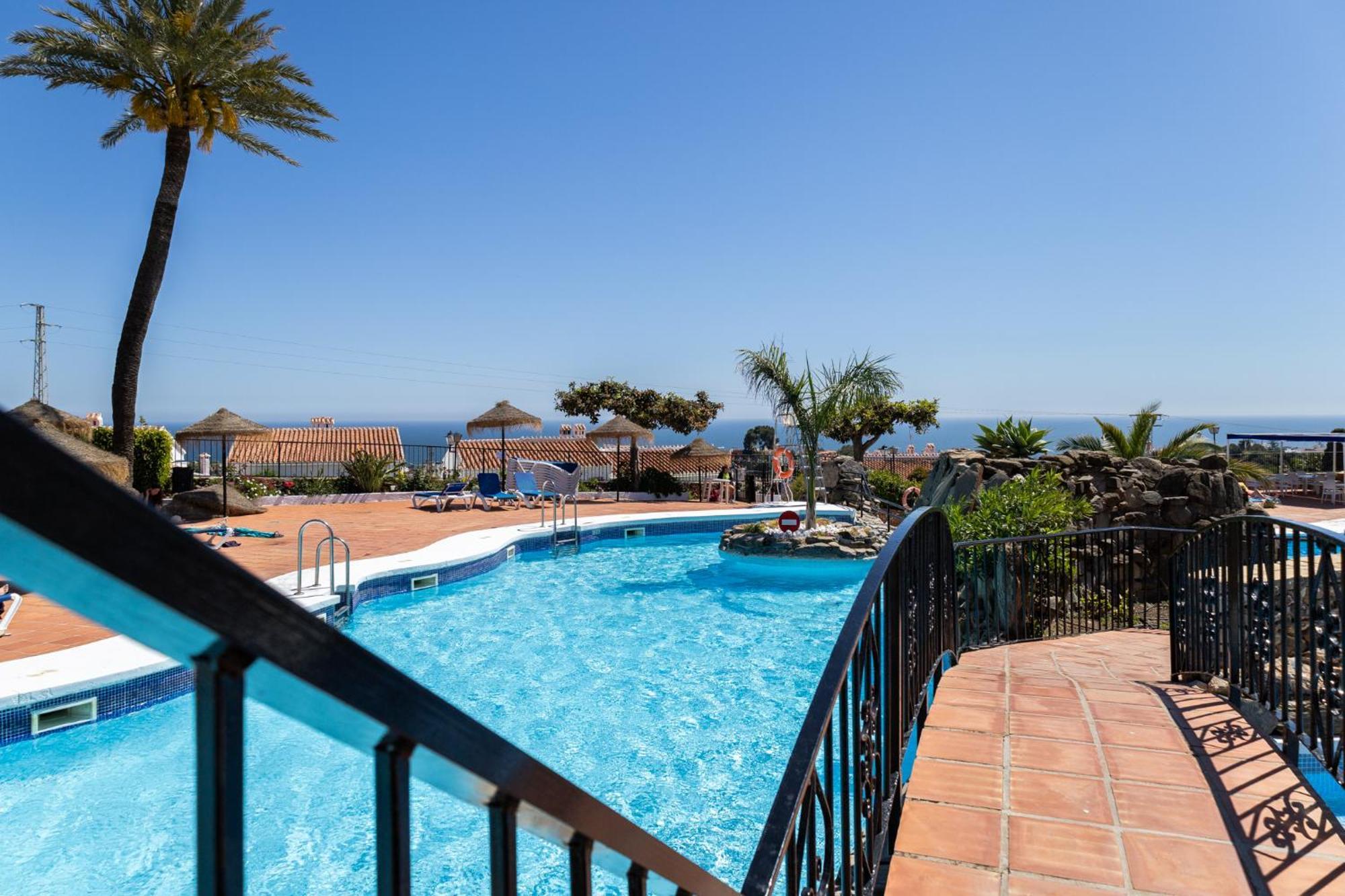 Capistrano Village, 1 Bedroom + Free Wi-Fi Nerja Eksteriør billede